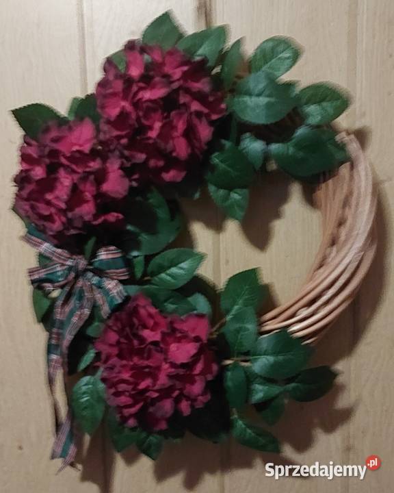 WIANEK KWIATOWY NA DRZWIRĘCZNIE WYKONANY Dębica