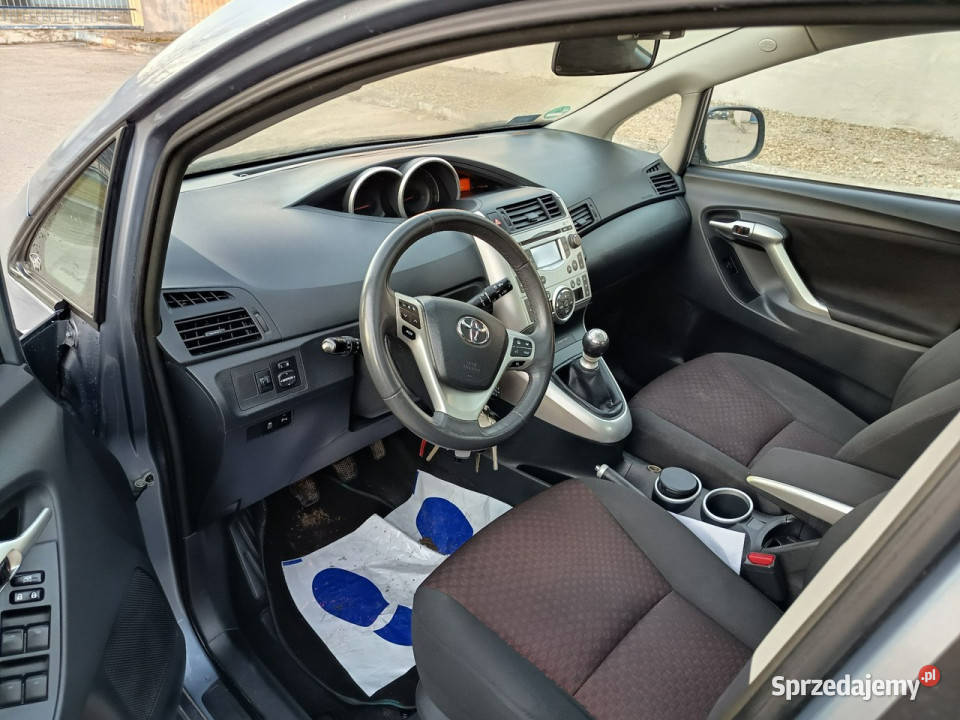 Toyota Verso Bezwypadkowy historia serwisowa 7 elektryczne lusterka Verso Janów Lubelski