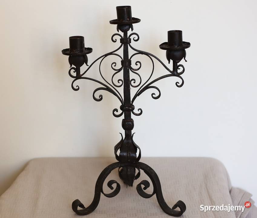 Stary świecznik kuty metalowy żeliwny zdobiony pomorskie