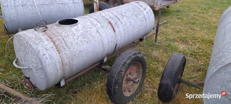 Beczki do wody ciągane na kołach