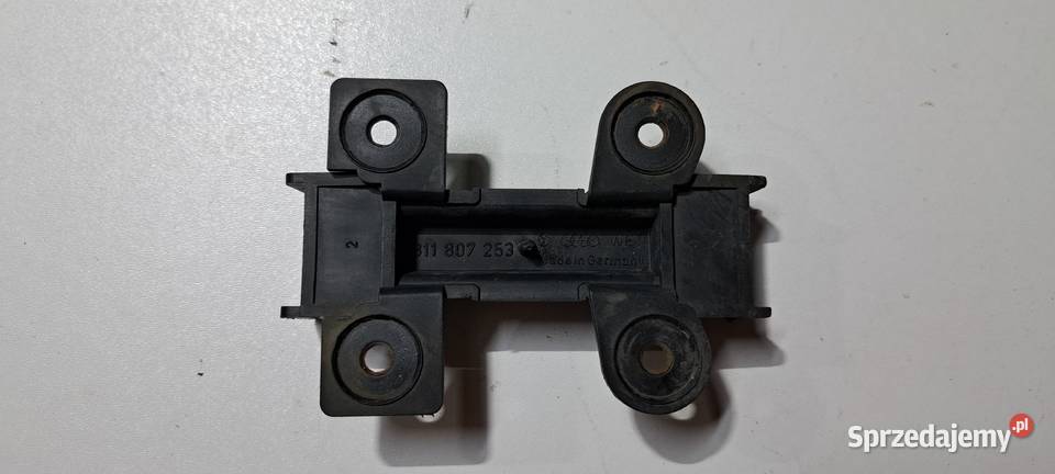 Ślizg zderzaka Audi 80 100 811807253 osobowe Zderzaki pomorskie Luzino