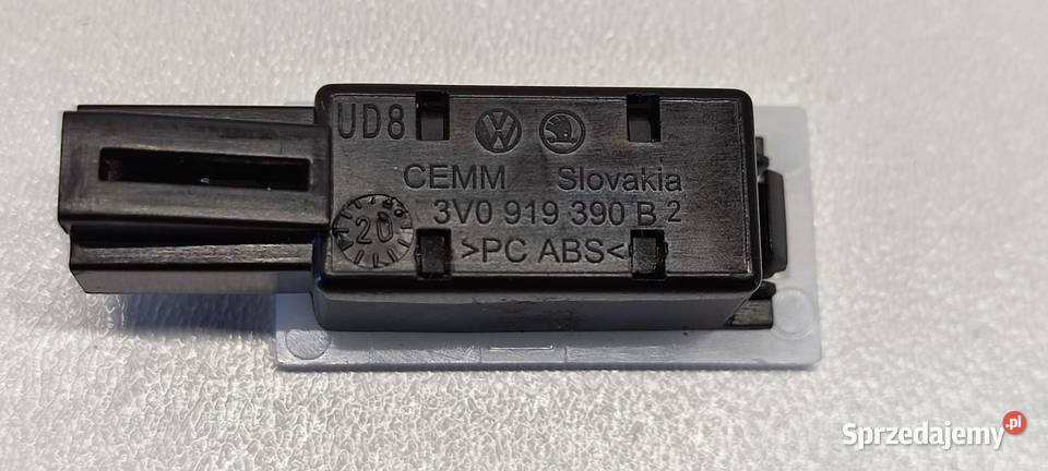 SKODA KODIAQ LAMPKA LED SCHOWKA 3V0919390B