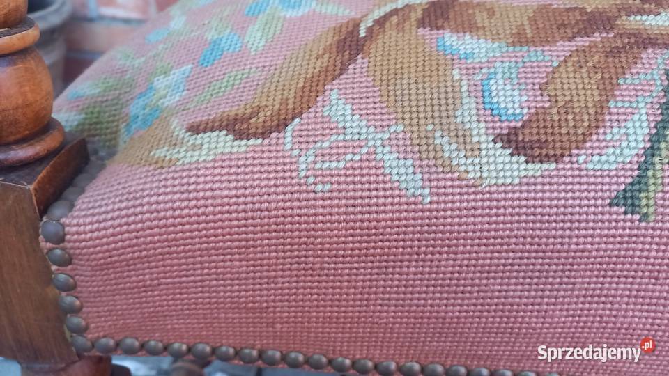 Fotel zabytkowy z rzeźbionego drewna dębowefo Antyki Gawroniec