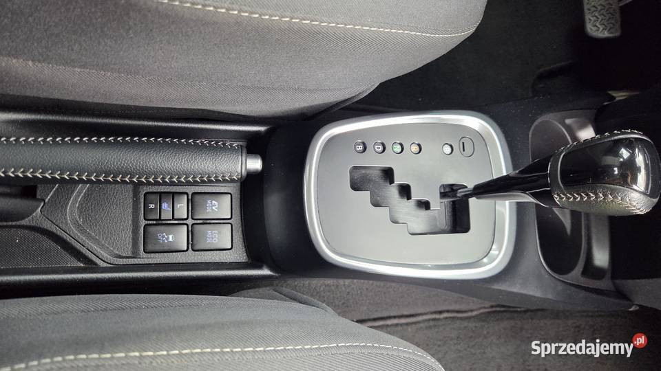 Toyota Yaris Automat Hybryda 42 Przebiegu bordowy Yaris