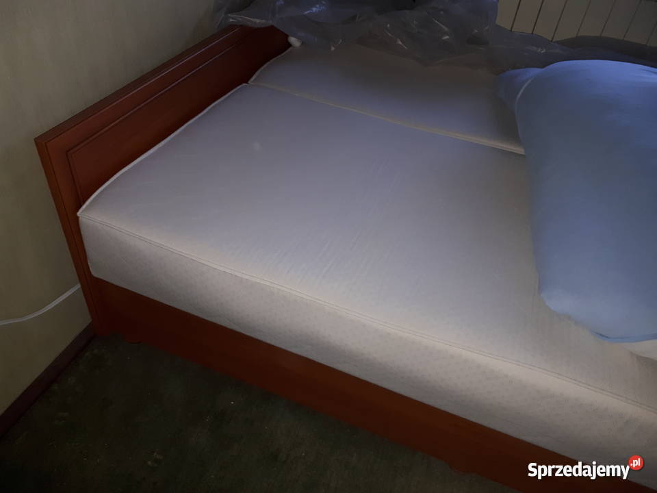 Sypialnia łóżko komoda 2x szafka nocna