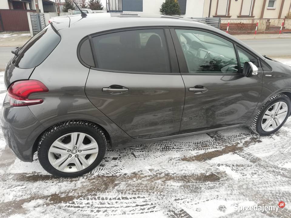 Peugeot 208 12 Etylina 2017 r isofix Września sprzedam