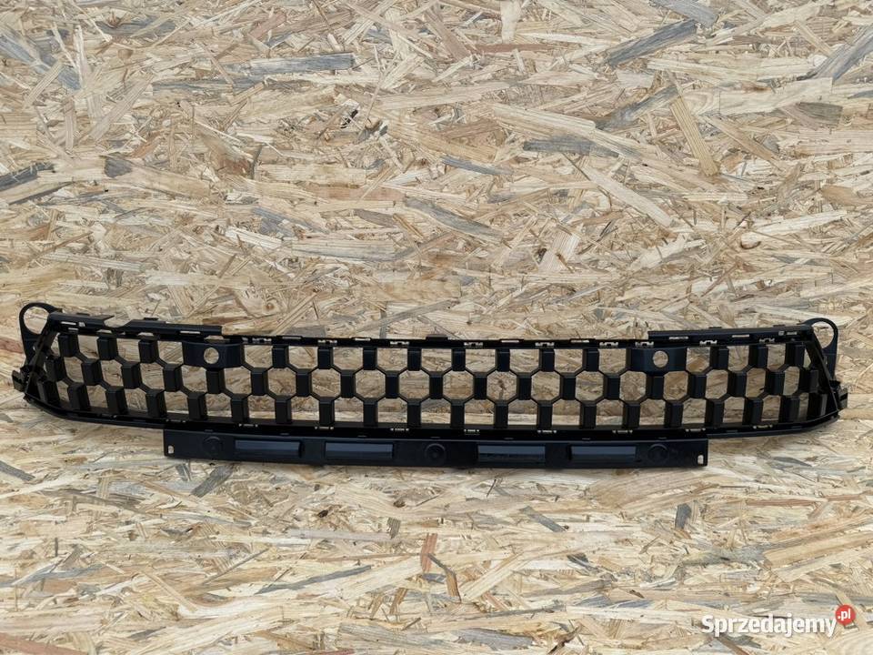 Kratka środkowa zderzaka przód megane 5 V etech Rok produkcji 2023 Sieraków