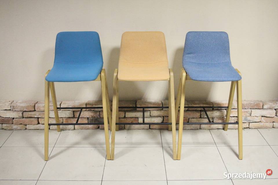 Piękne hokery Naughtone