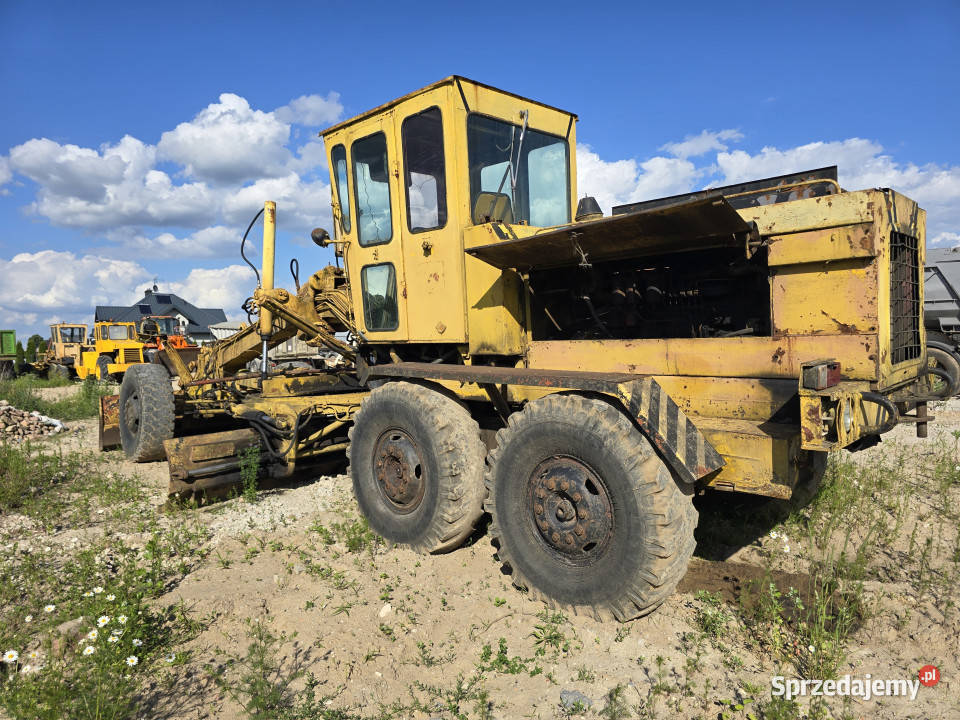 Równiarka drogowa DZ 122A 6x4 136 t