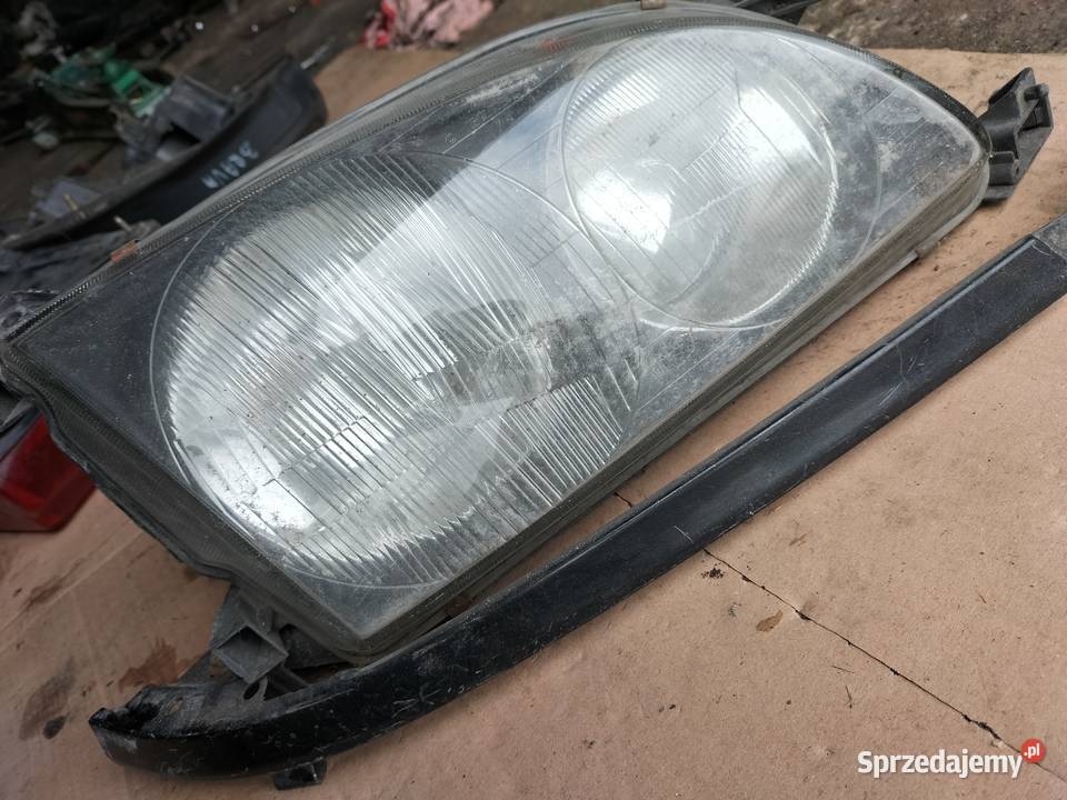 TOYOTA AVENSIS 1 T22 LAMPA PRZÓD PRAWA osobowe lubelskie Kamień-Kolonia