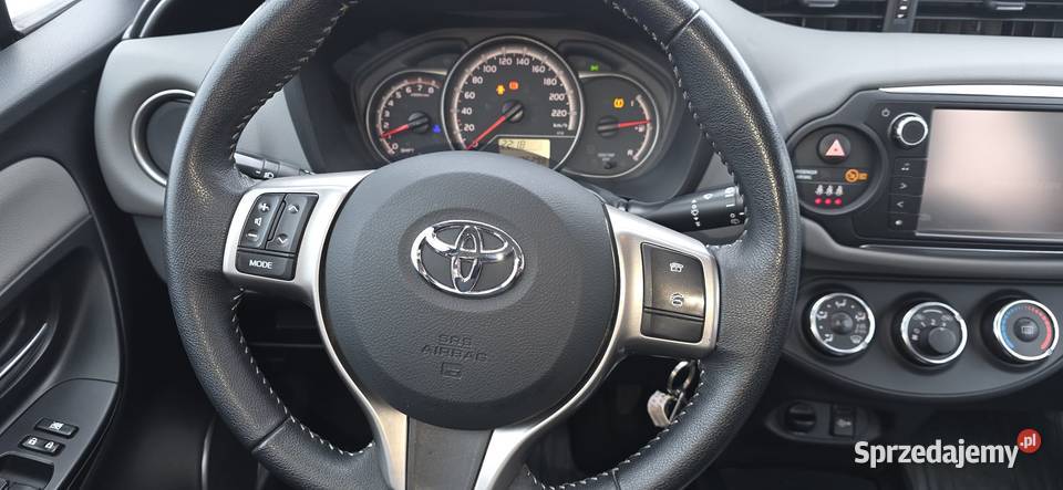 Toyota Yaris 133100 135tkm Premium Navi Klima asystent pasa ruchu Yaris Jaśkowice