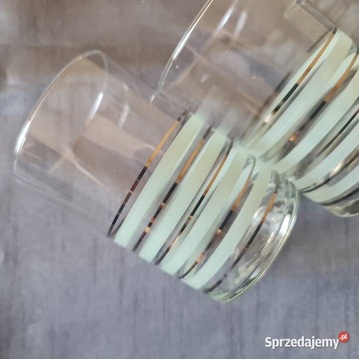 Szklanki z barwinego szkła Okres PRLu Warszawa