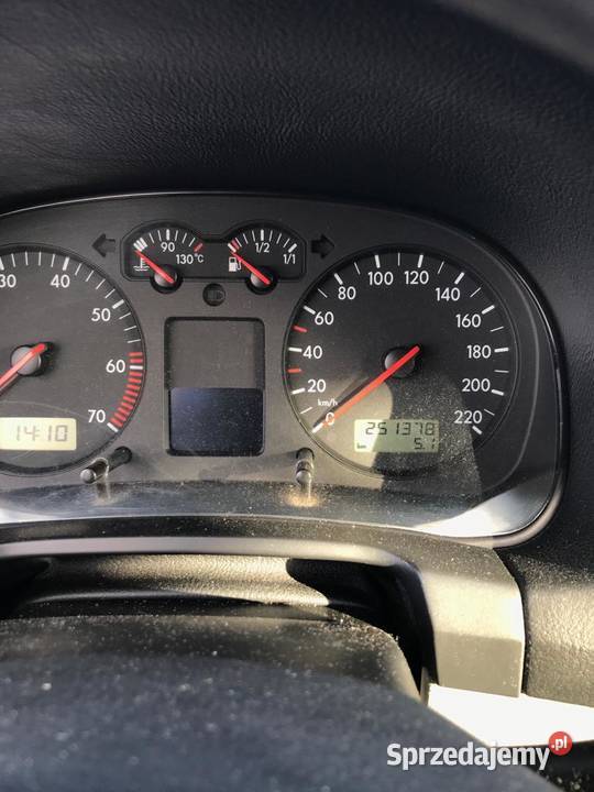 Volkswagen Golf 4 2002r zmieniarka CD Słaborowice sprzedam