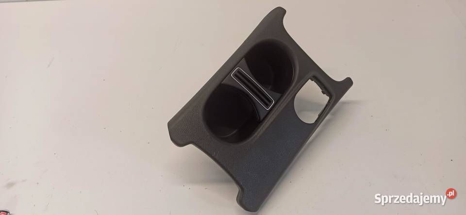 MERCEDES CLA X117 UCHWYT NA KUBKI A1766804900