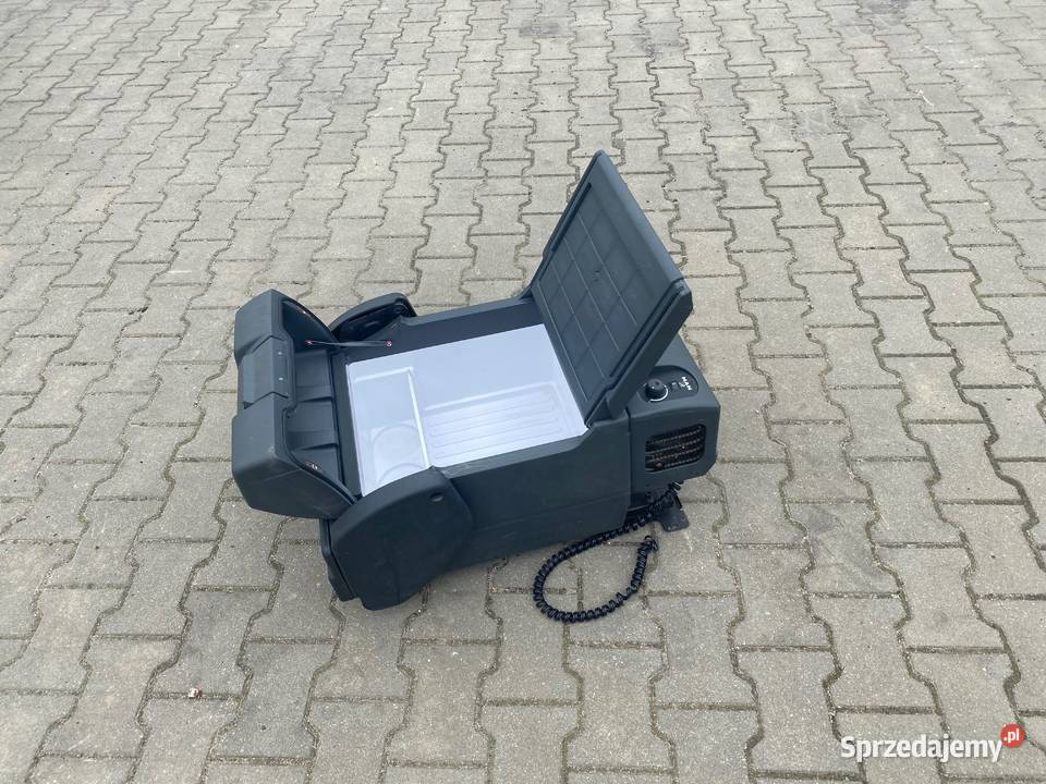 Sprzedam lodówkę 24V ze stolikem do MAN ładna