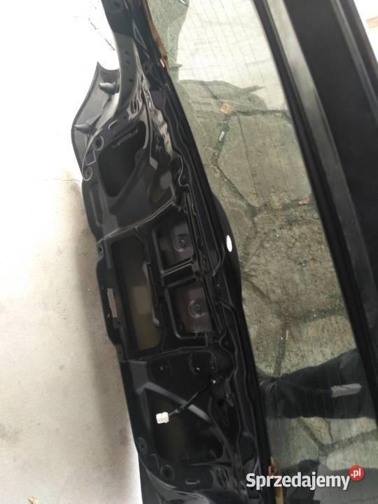 Nissan Juke tylna klapa szyba blenda listwa stop części blacharskie Karoseria Mielec