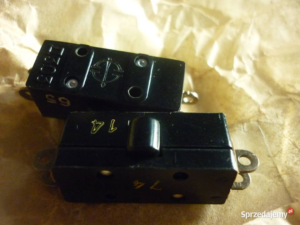 Mikrowyłącznik D303