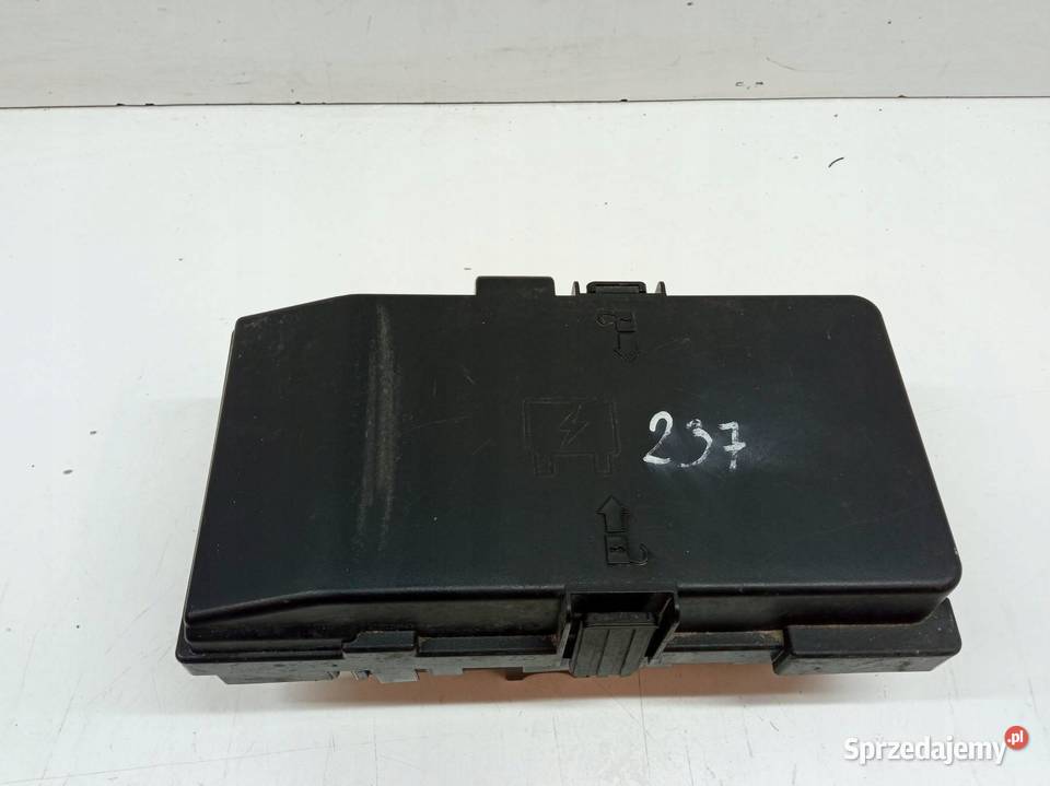 SKRZYNKA BEZPIECZNIKÓW 68235120AB 33 B 272 Jeep osobowe