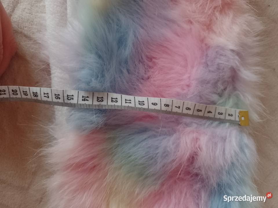 Ekskluzywny pastelowy komin futrzany z Londynu Kraków