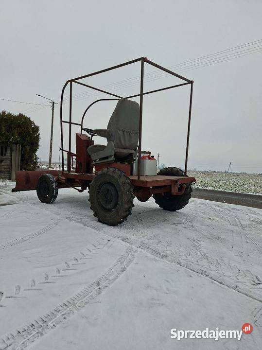 Ciągniczek es z pługiem Kłodawa