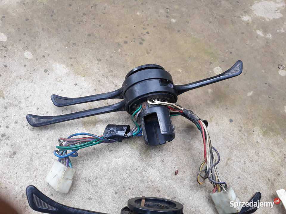Przełącznik kierunkowskazówpająk Fiat 126p125p Leszno