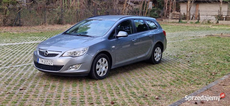 Opel Astra J 17 CDTI 10 lat w jednych rękach niebieski lubelskie Zamość