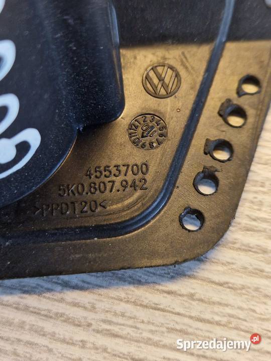 Mocowanie spryskiwacza prawe WV Golf VI 20082013