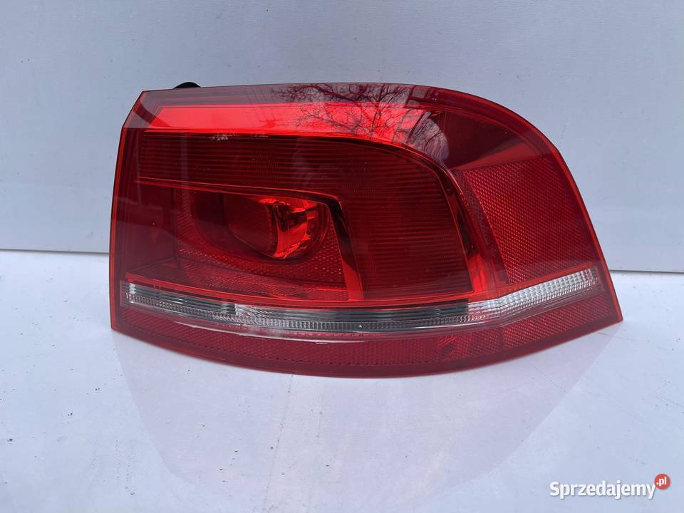 VW PASSAT B7 KOMBI PRAWA LAMPA TYŁ Ostroróg