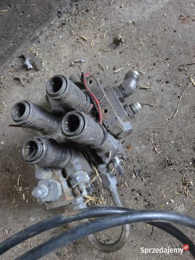 Rozdzielacz 2 sekcyjny z linkami massey 3000