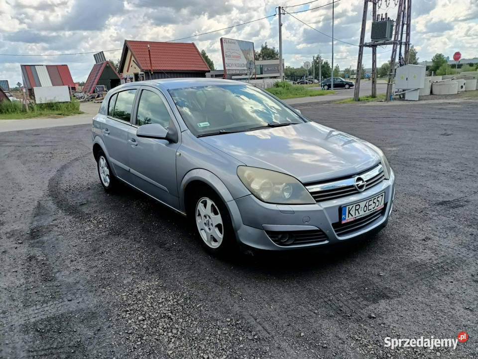 Opel Astra Opel Astra 17CDTI 101 05r H 20042014 Rok produkcji 2005 Opel