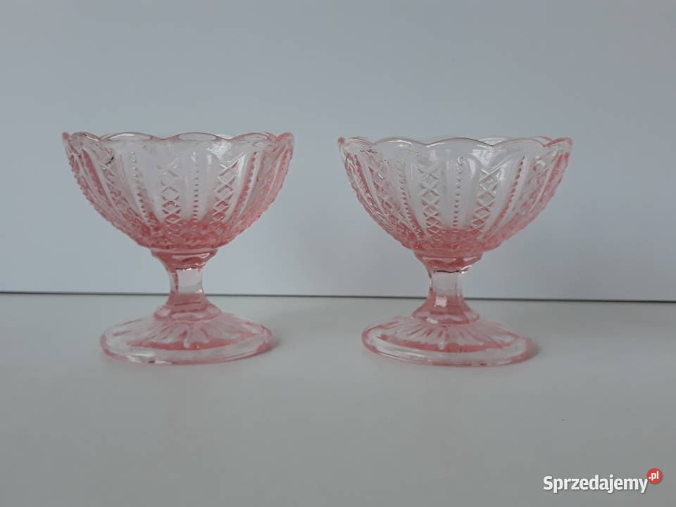 Różowy pucharek Iksy Ząbkowice kolorowe szkło Porcelana i szkło Antyki, Sztuka, Kolekcje