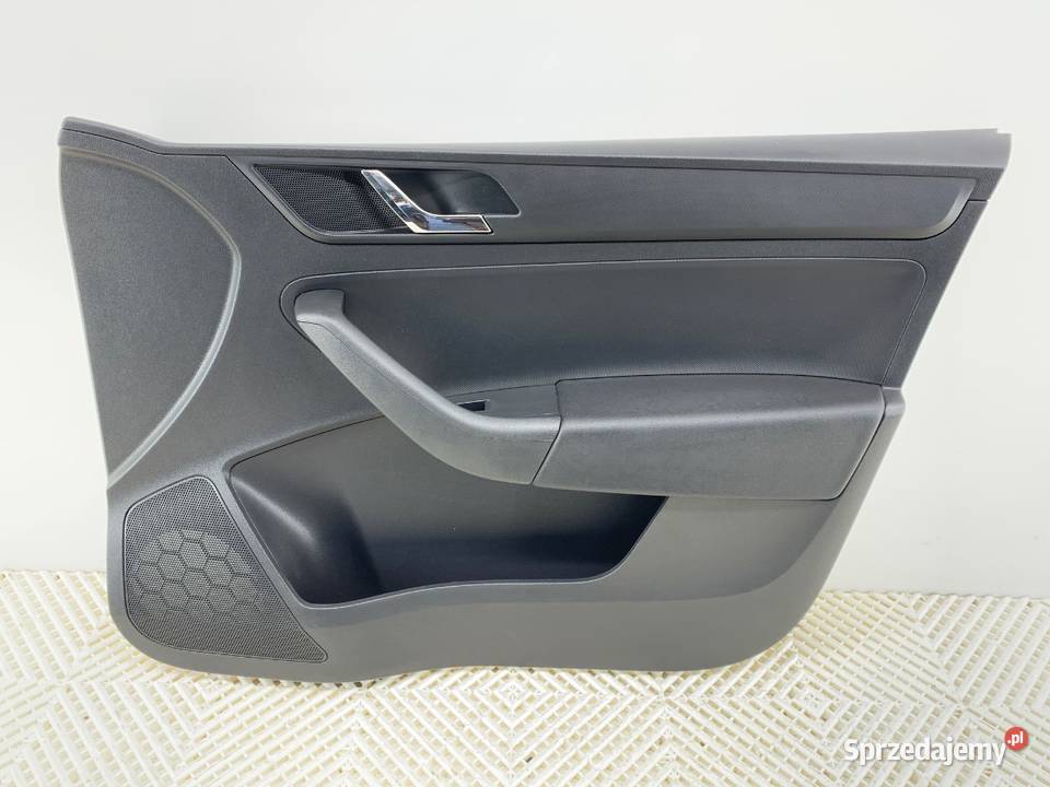 BOCZEK DRZWI PRAWY PRZÓD SKODA RAPID Hatchback