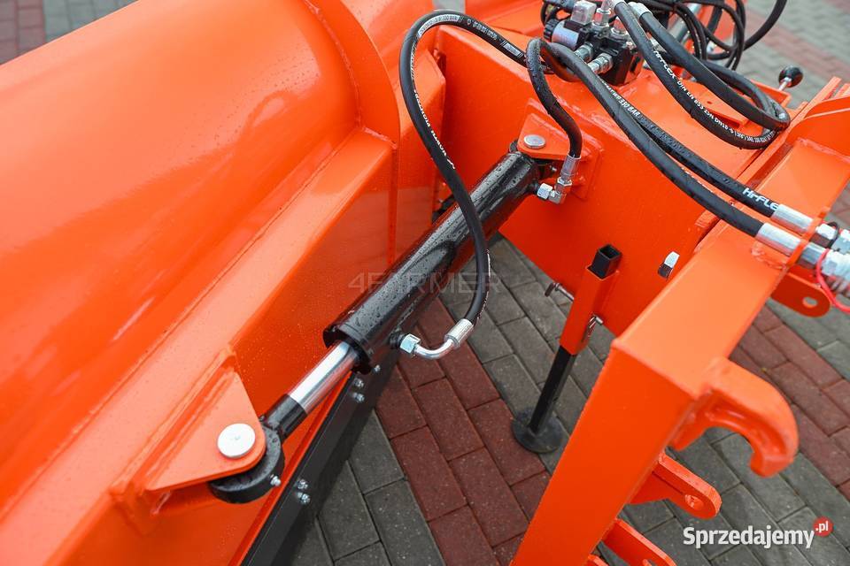 Pług do śniegu strzałkowy 3M 300 hydrauliczny Tajęcina