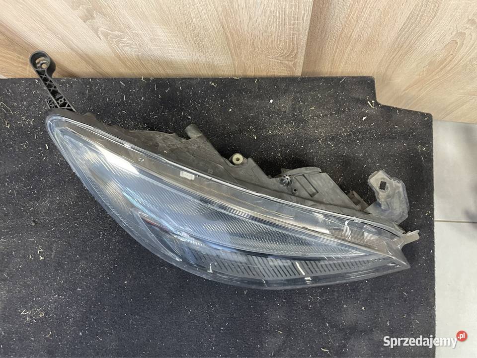 Opel Astra J reflektor Led prawy przód Kozubszczyzna