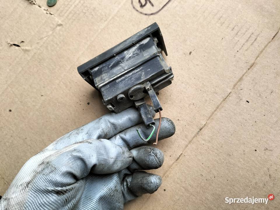 OPEL ASTRA F LAMPKA TABLICY REJESTRACYJNEJ Kamień-Kolonia sprzedam