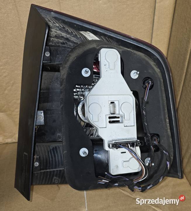 Lampa lewa tył Skoda octavia II lift osobowe pomorskie