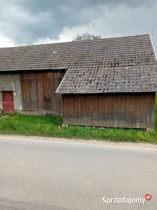 Drewniany dom z budynkiem gospodarczym Jodłowa sprzedam