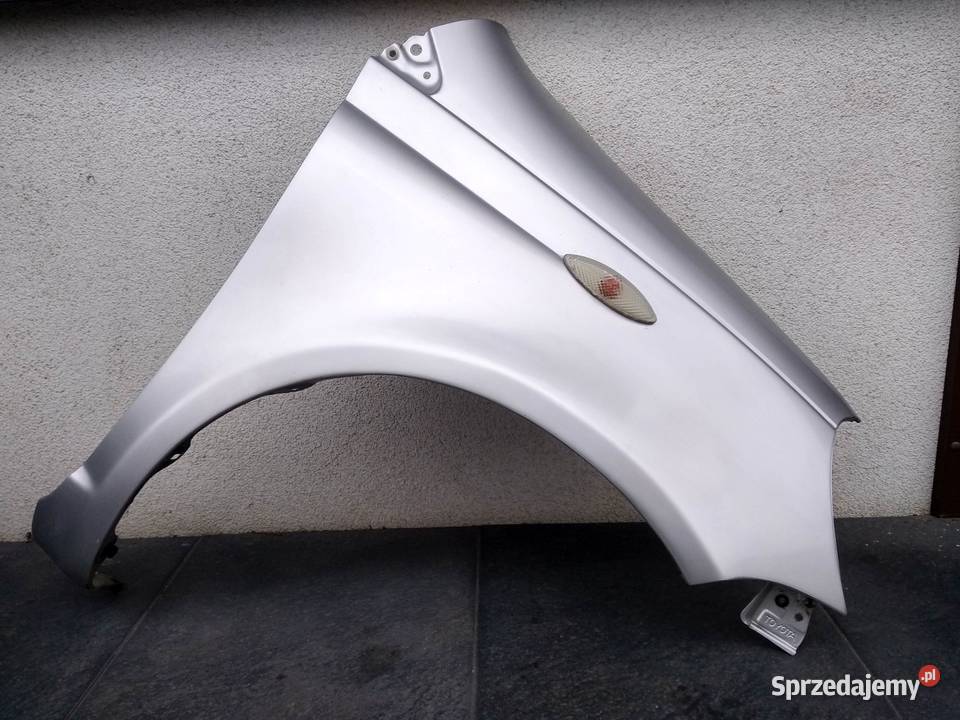 Toyota Yaris I 1 LIFT FL błotnik prawy pasażera Sieradz