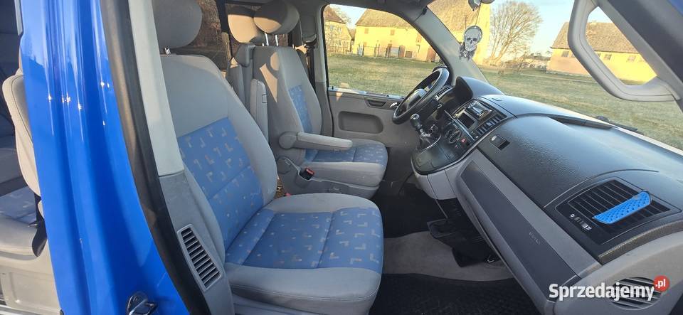 VOLKSWAGEN MULTIVAN nieuszkodzony