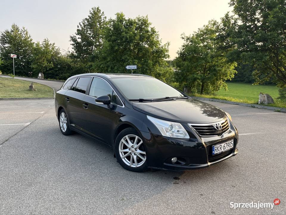 TOYOTA AVENSIS Piękna Bogate wyposażenie Krosno