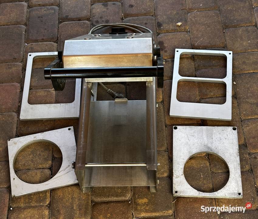 Zgrzewarka do tacek Duniform D10 z matrycami Stargard