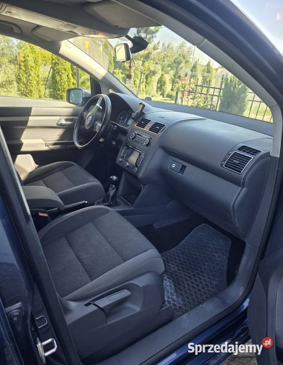 Volkswagen Touran granatowy Motoryzacja Bydlino
