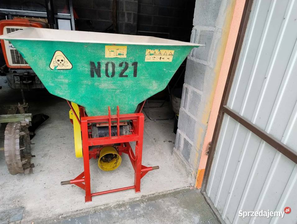 Rozsiewacz do nawozów wapna soli piasku kłos lubelskie Krasew