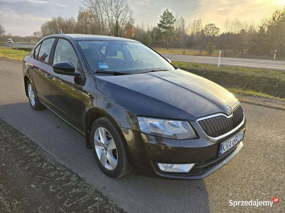 koda Octavia Salon Benzyna 2 właściciel III 2013 światła przeciwmgielne Karczew