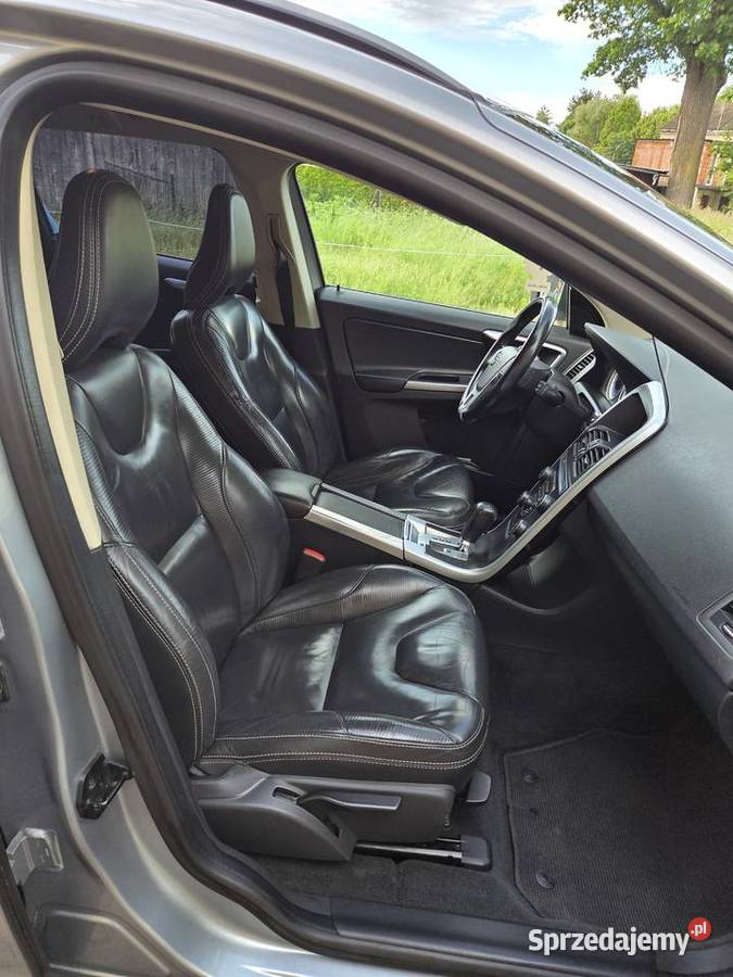 Sprzedam Volvo XC60 RDesing 20D Becejły