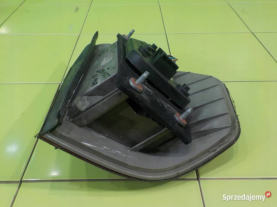 BMW X3 E83 30 B 04r 5D lampa lewa tyl Suków