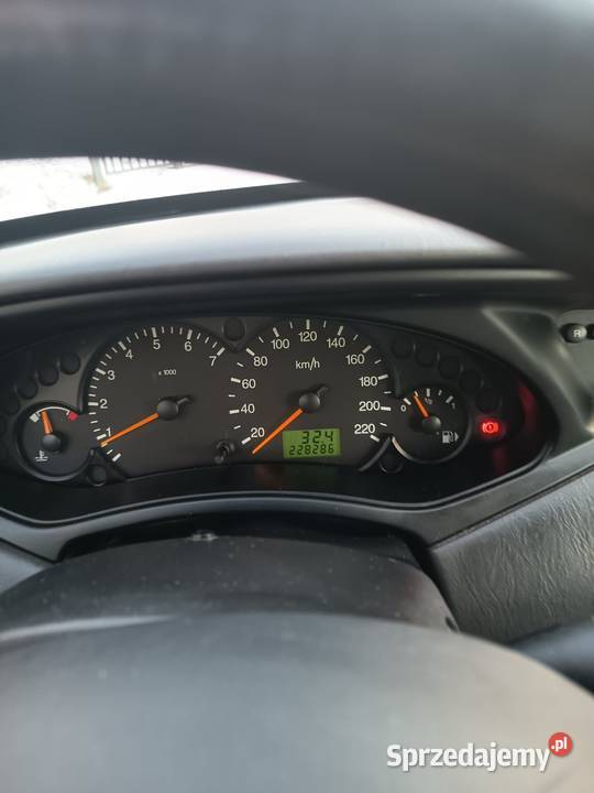 Ford Focus 16 benzyna 2004r kupiony w Polsce Katowice