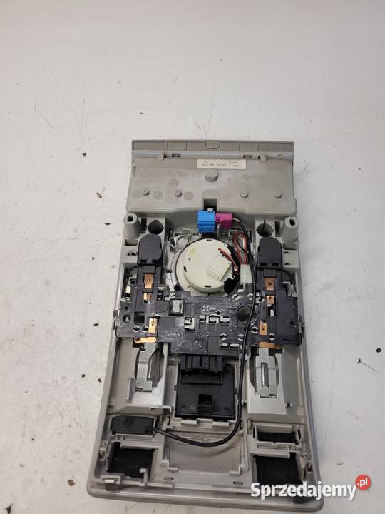 LAMPKA OŚWIETLENIE KABINY AUDI Q7 4L 4L0947135Q Przystajń