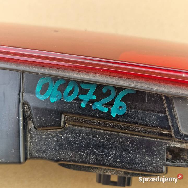 MERCEDES EKLASA W214 KOMBI LAMPA TYŁ LEWA W Bieleń