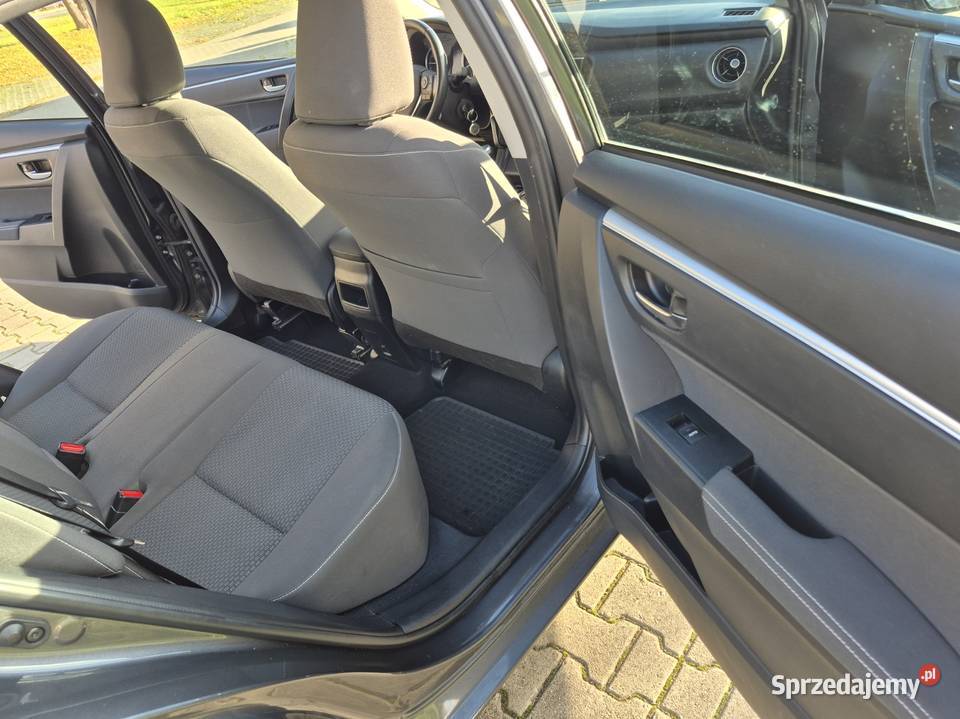 Toyota Corolla Toyota Corolla 16 VVTi Sedan manualna Radom